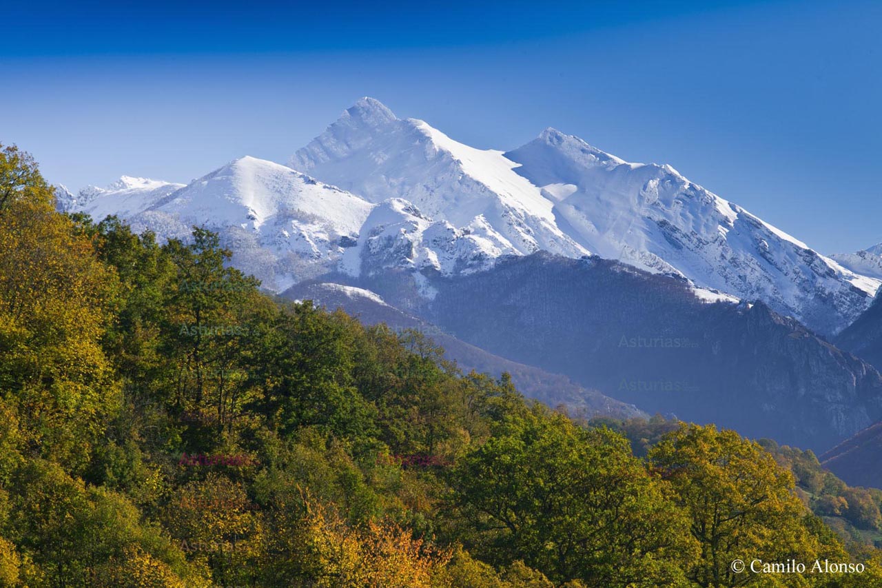 Pico Torres desde La Casona de Riomera